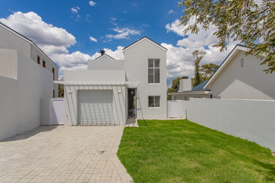 3 Bedroom Property for Sale in Berg En Dal Western Cape